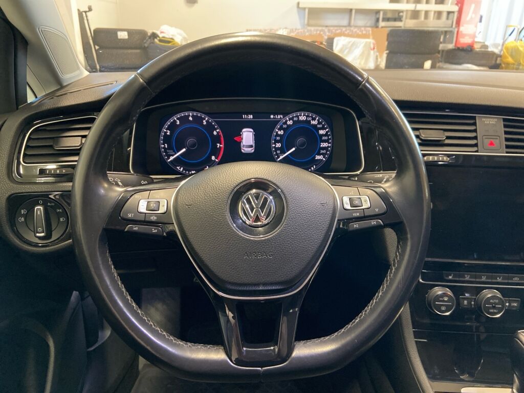 Volkswagen Golf 2019 Valkoinen