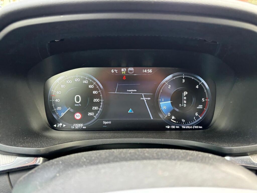 Volvo V60 2019 Musta