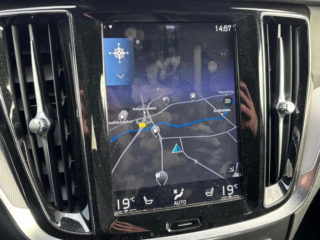 Volvo V60 2019 Musta