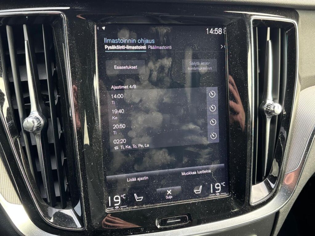 Volvo V60 2019 Musta