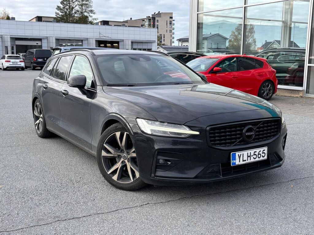 Volvo V60 2019 Musta