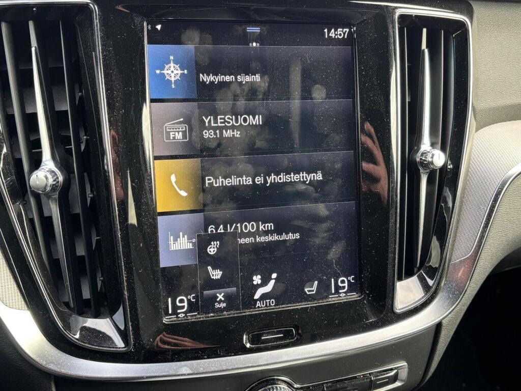 Volvo V60 2019 Musta