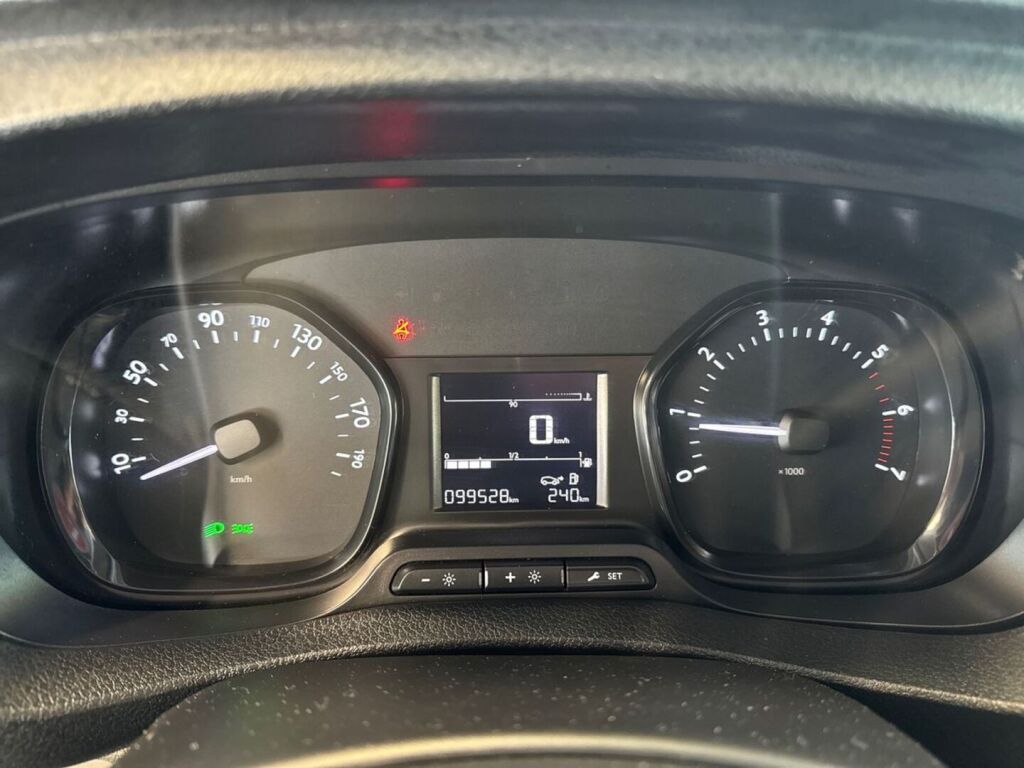 Peugeot Expert 2019 Valkoinen