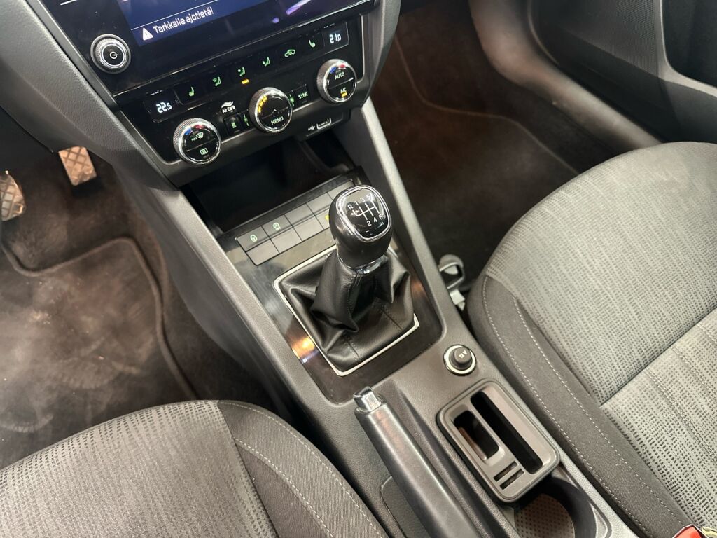 Skoda Octavia 2019 Valkoinen