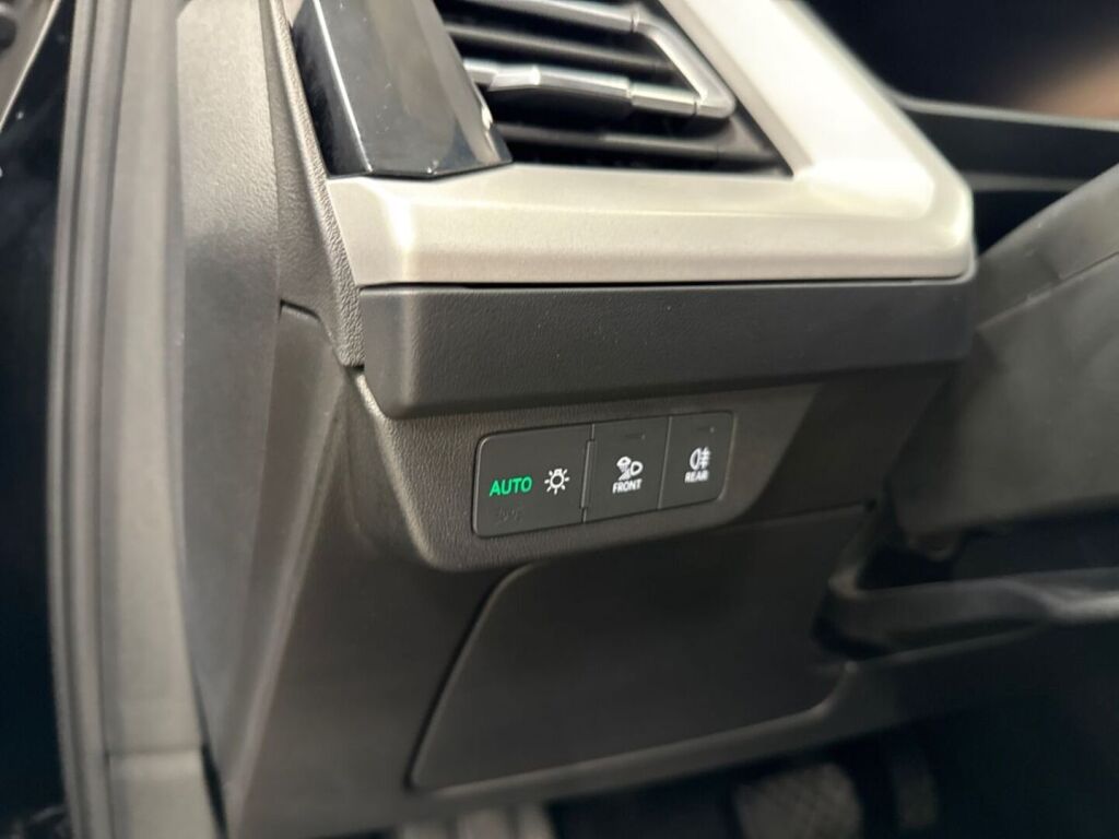 Audi Q4 e-tron 2022 Musta