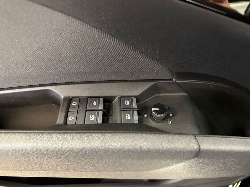 Audi Q4 e-tron 2022 Musta