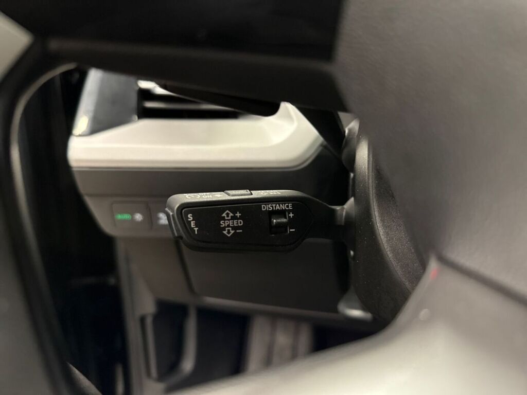 Audi Q4 e-tron 2022 Musta