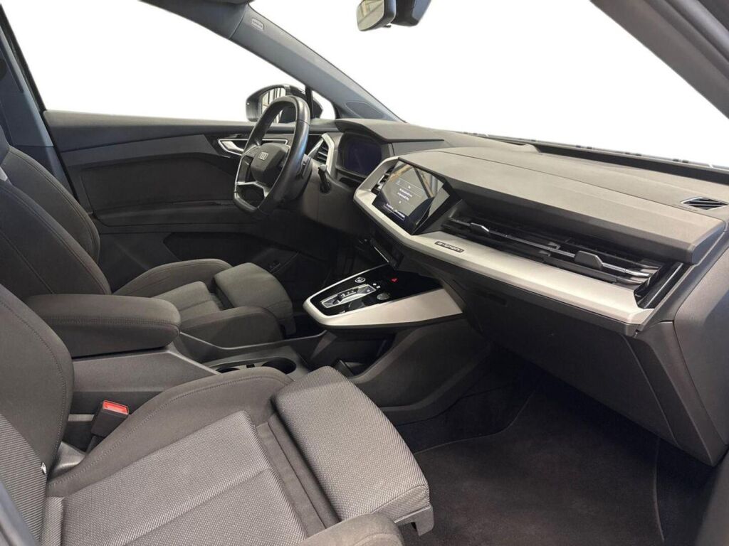 Audi Q4 e-tron 2022 Musta