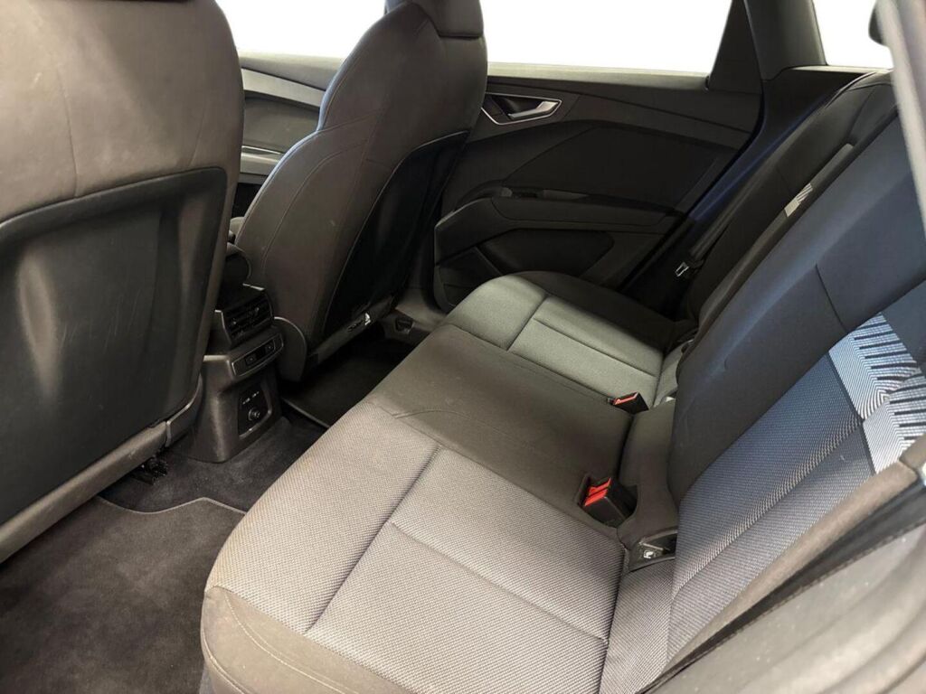 Audi Q4 e-tron 2022 Musta