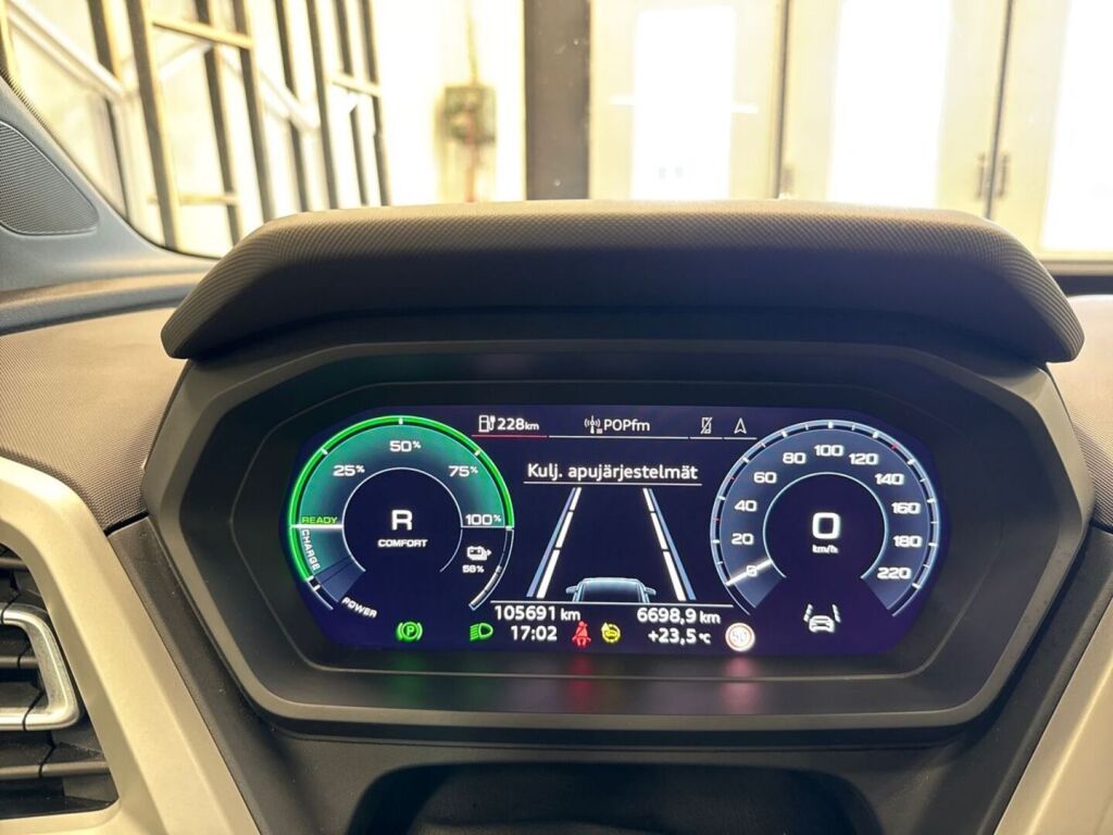 Audi Q4 e-tron 2022 Musta