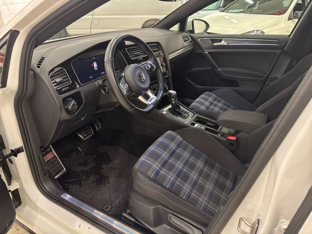 Volkswagen Golf 2018 Valkoinen