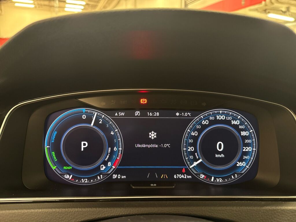 Volkswagen Golf 2018 Valkoinen