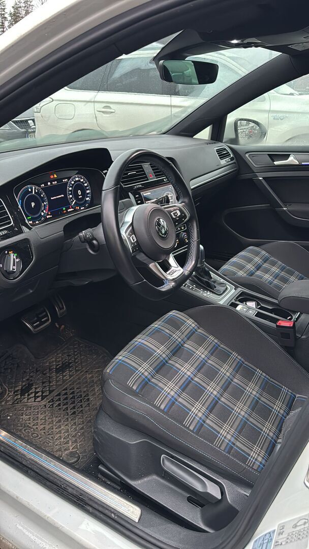 Volkswagen Golf 2018 Valkoinen