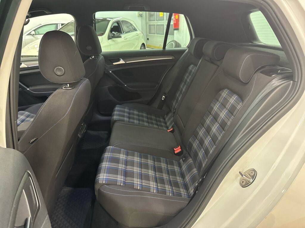 Volkswagen Golf 2018 Valkoinen