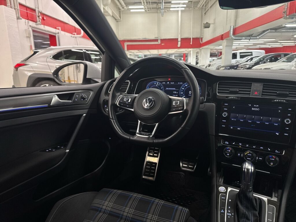 Volkswagen Golf 2018 Valkoinen