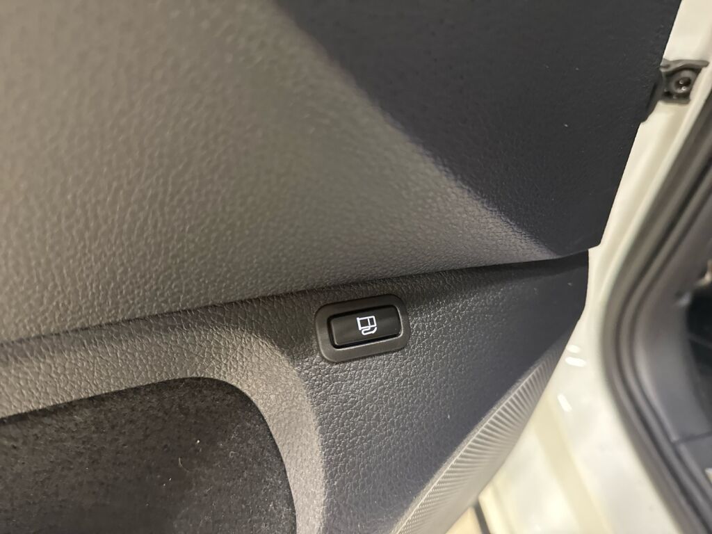 Volkswagen Golf 2018 Valkoinen