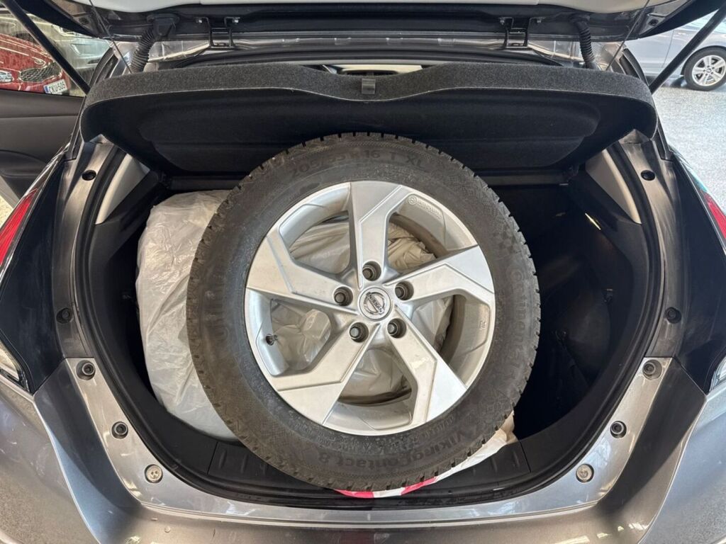 Nissan Leaf 2022 Harmaa