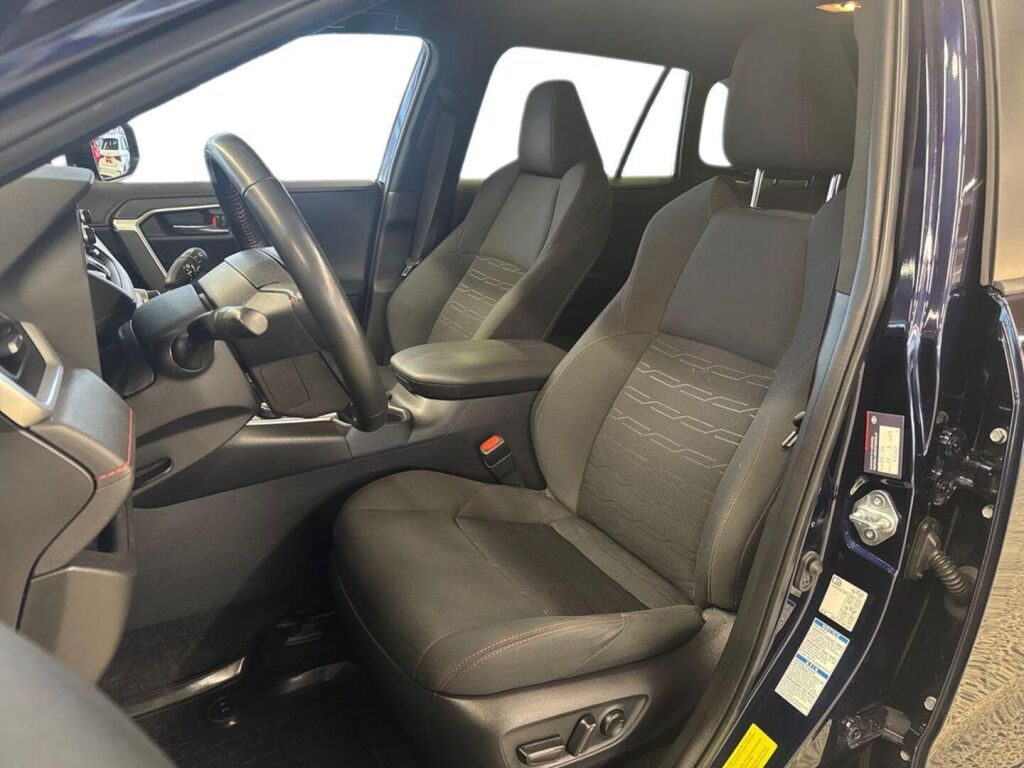 Toyota RAV4 Plug-in 2022 Metallinhohto Sininen