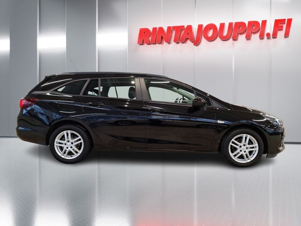 Opel Astra 2022 Musta