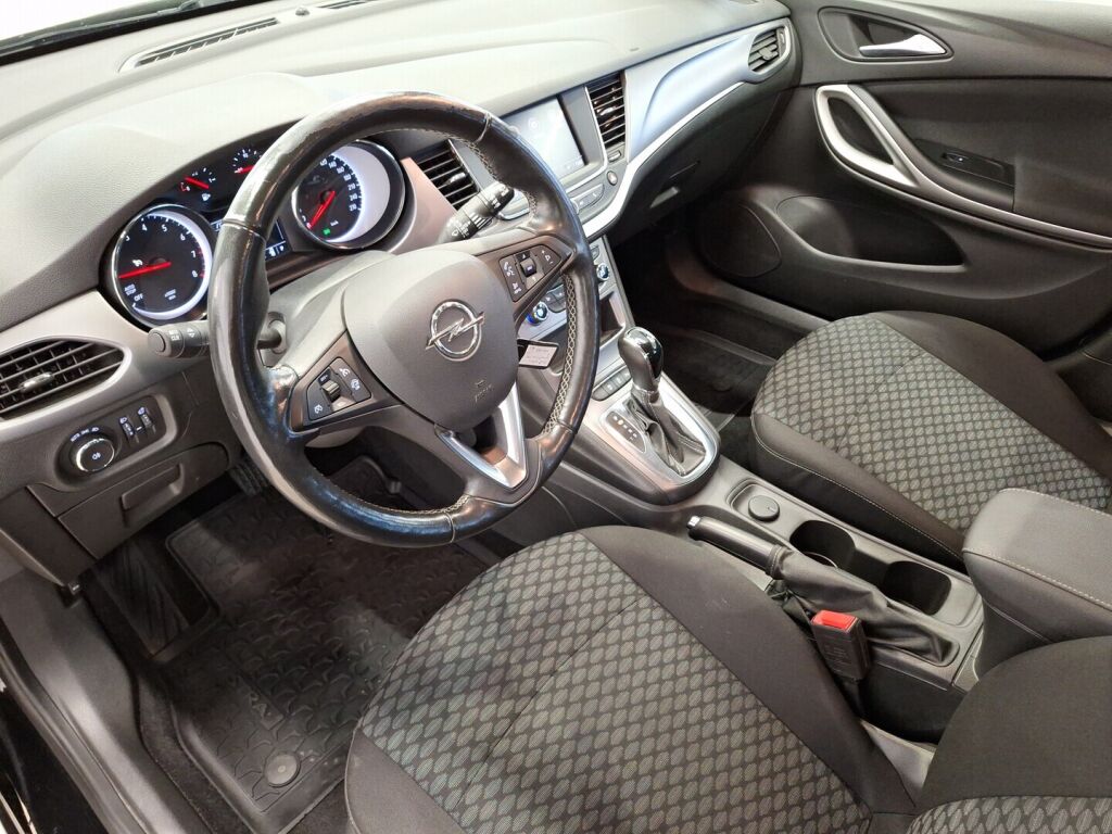 Opel Astra 2022 Musta