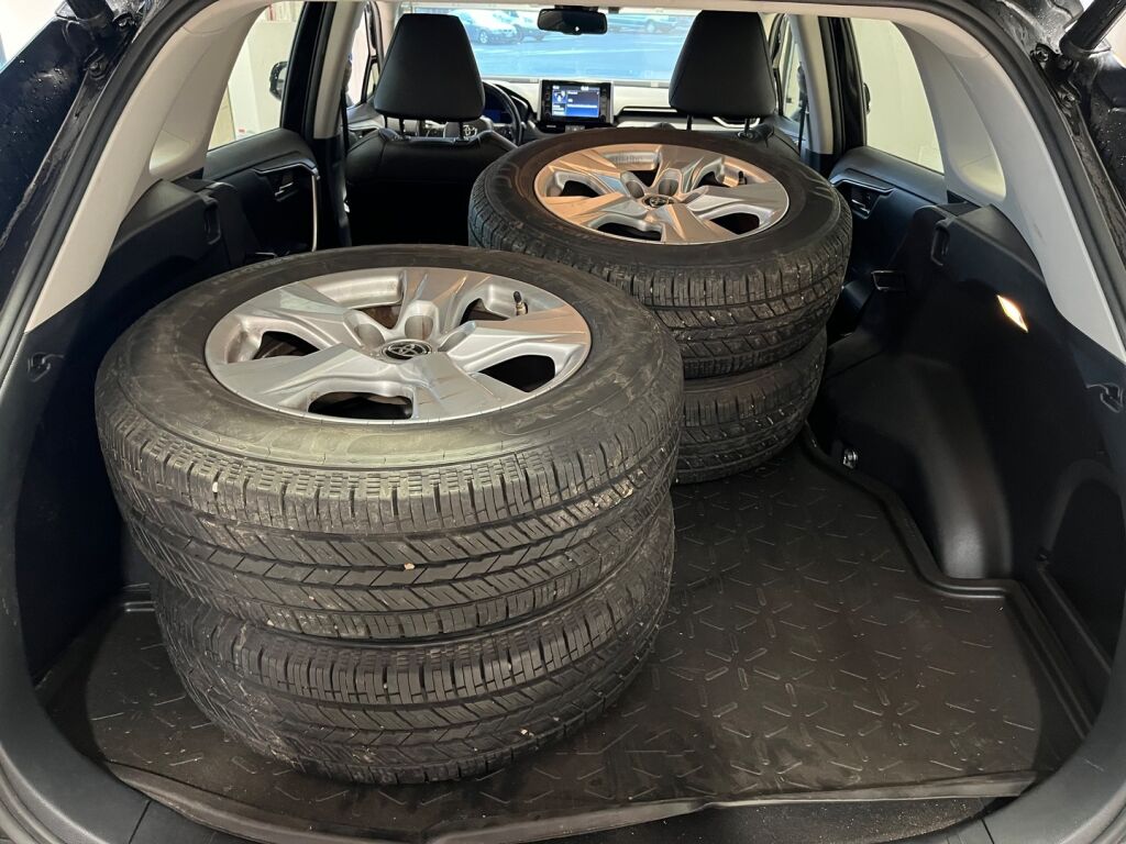 Toyota RAV4 2020 Musta