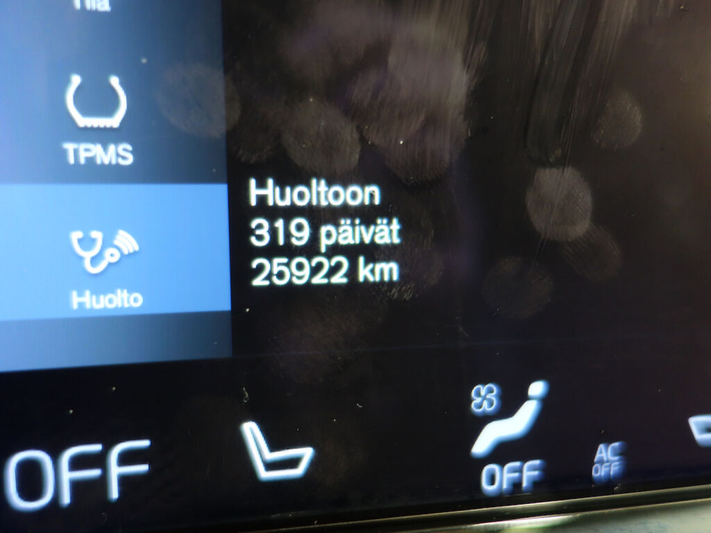 Volvo V60 Cross Country 2022 Musta