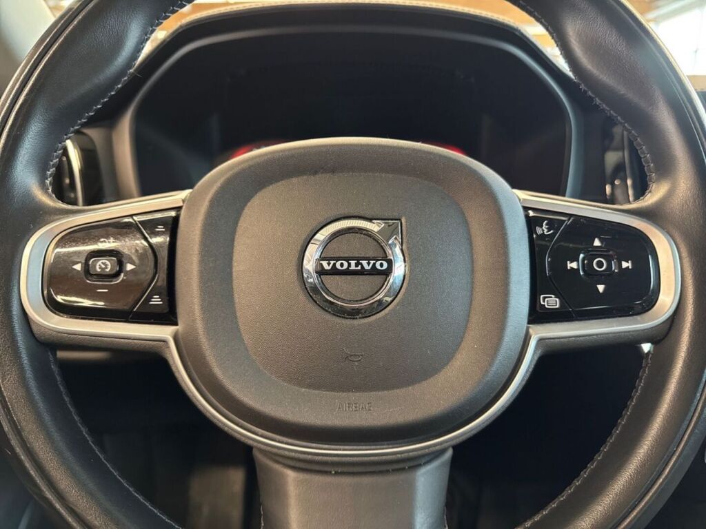 Volvo V60 Cross Country 2022 Musta