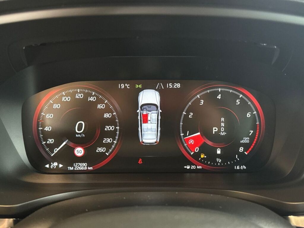 Volvo V60 Cross Country 2022 Musta