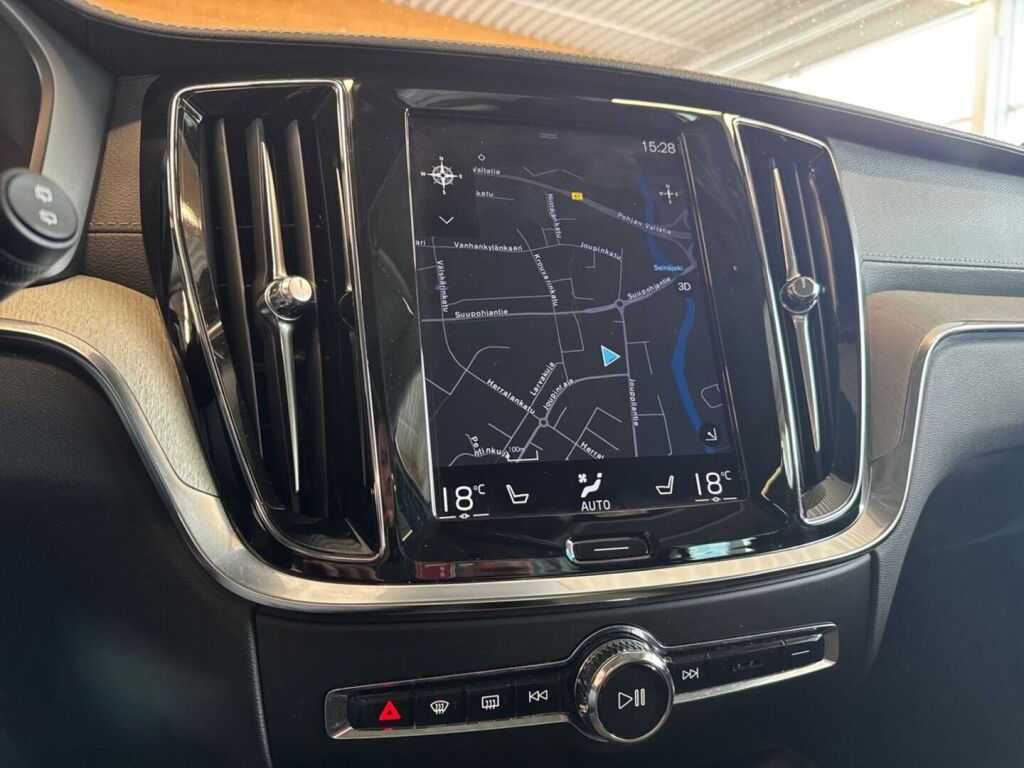 Volvo V60 Cross Country 2022 Musta