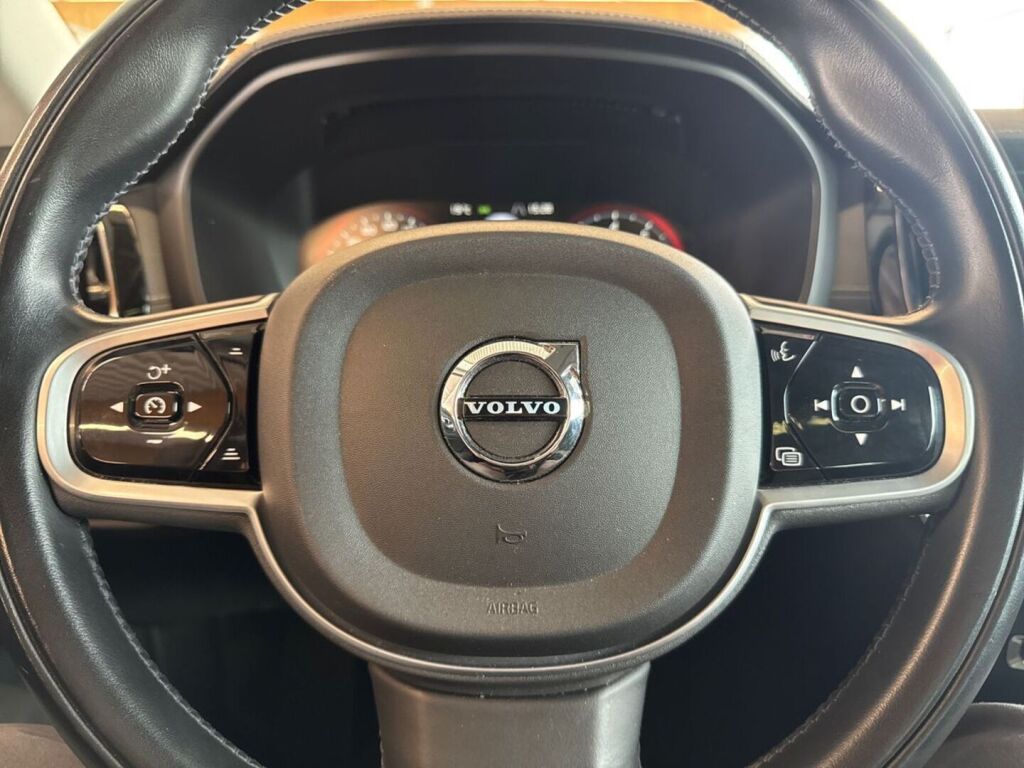 Volvo V60 Cross Country 2022 Musta