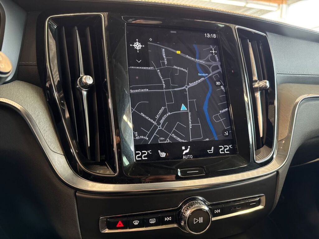 Volvo V60 Cross Country 2022 Musta