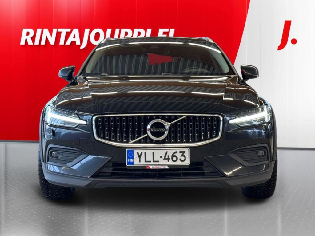 Volvo V60 Cross Country 2022 Musta