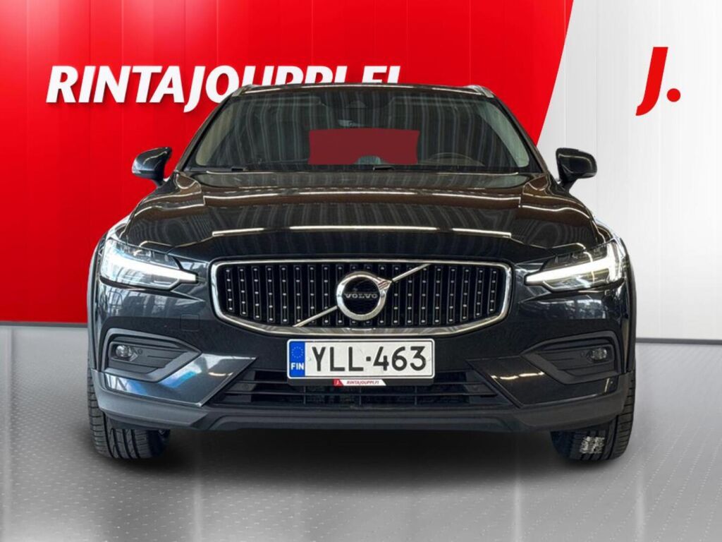 Volvo V60 Cross Country 2022 Musta