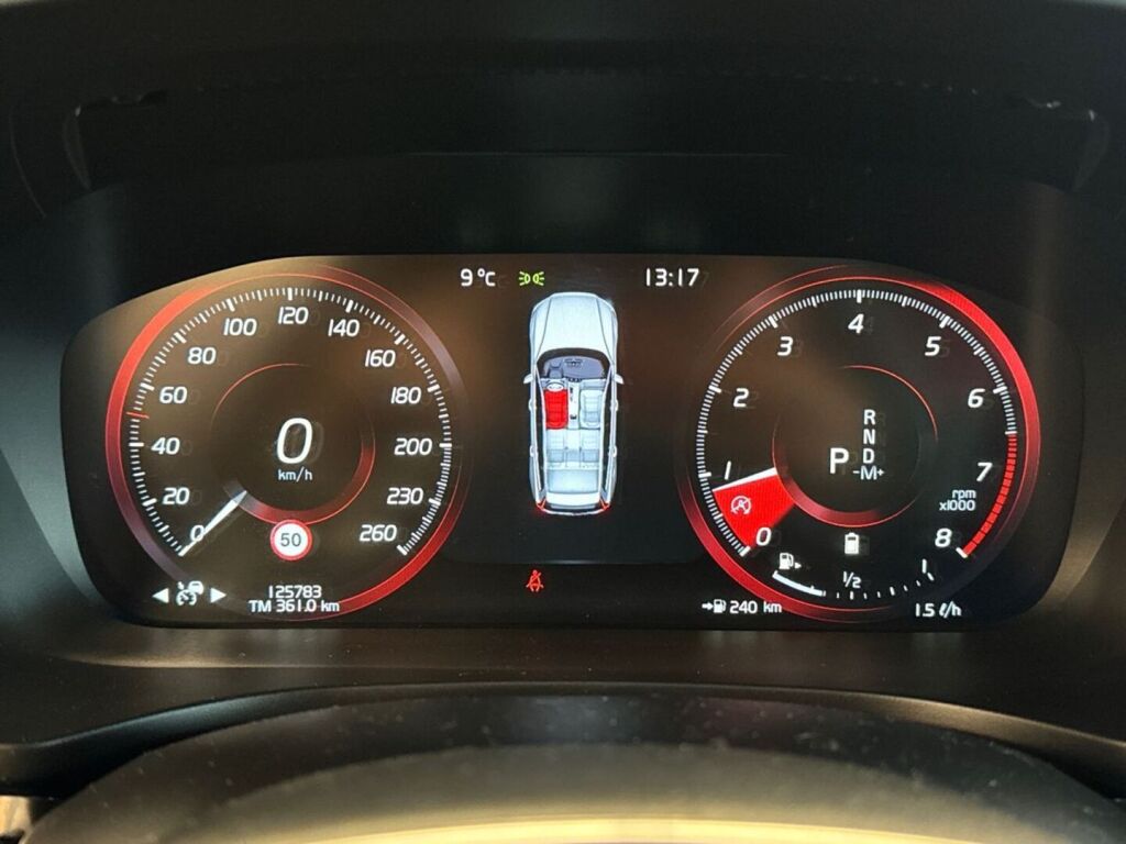 Volvo V60 Cross Country 2022 Musta