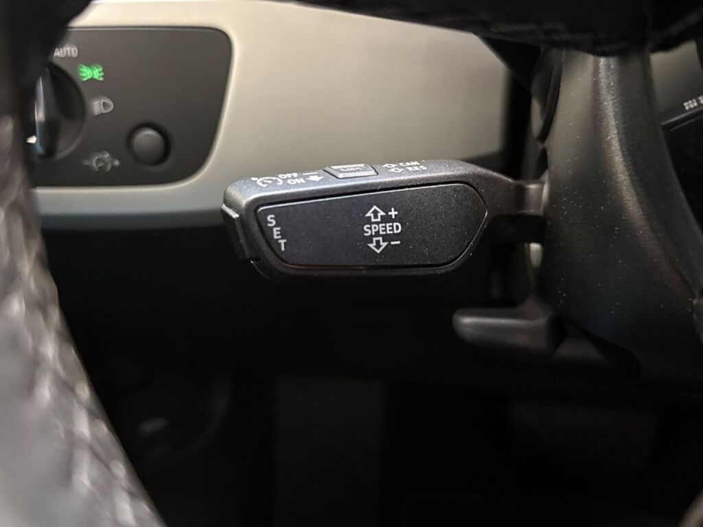 Audi A4 2022 Valkoinen