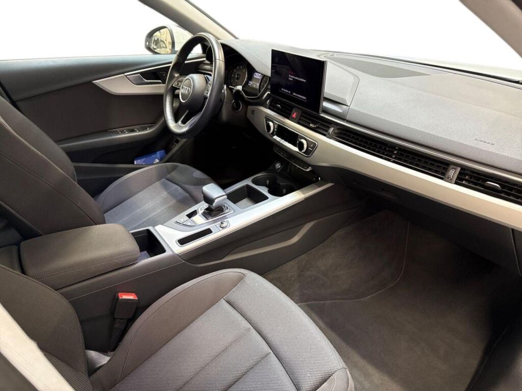 Audi A4 2022 Valkoinen