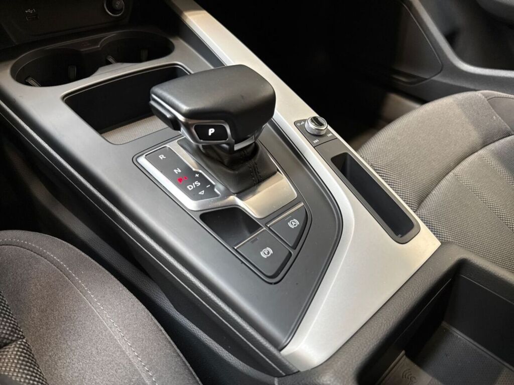 Audi A4 2022 Valkoinen