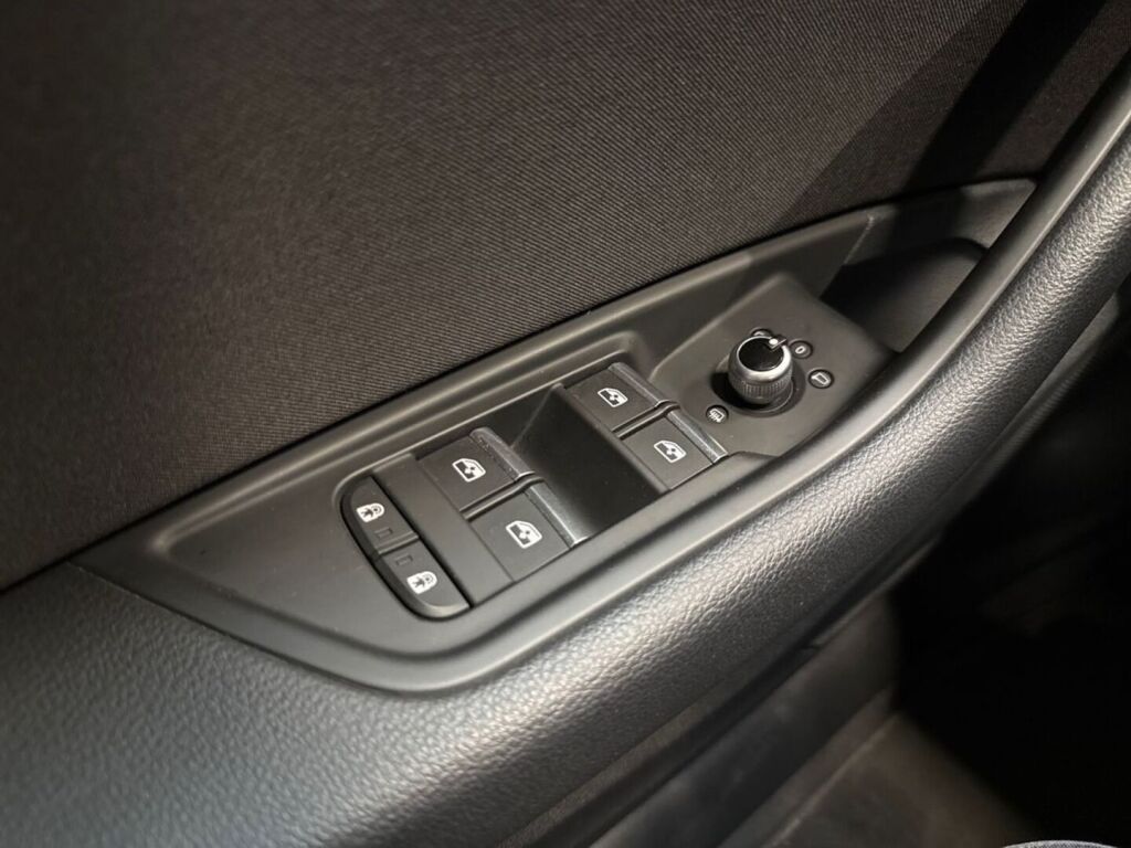 Audi A4 2022 Valkoinen
