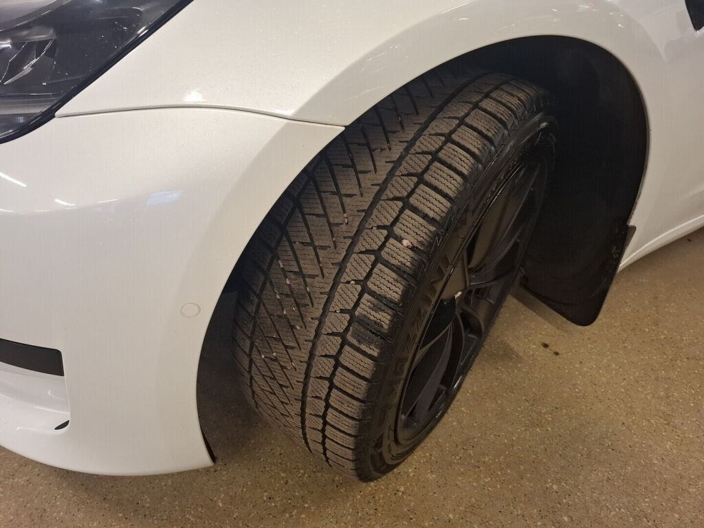 Tesla Model 3 2021 Valkoinen