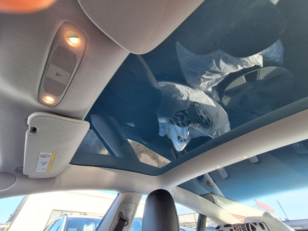 Tesla Model 3 2021 Valkoinen