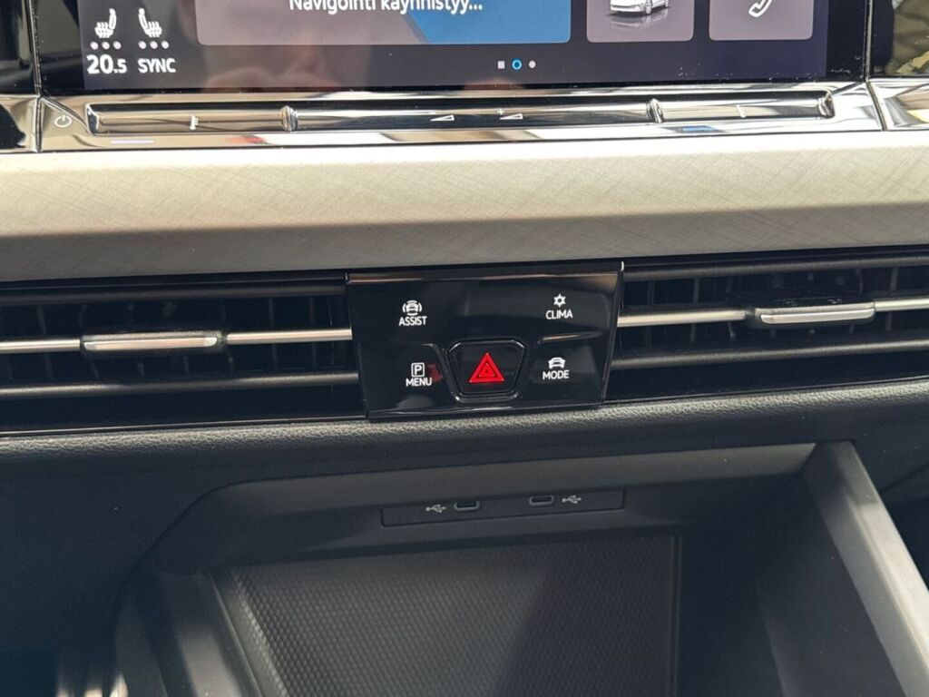 Volkswagen Golf 2022 Harmaa