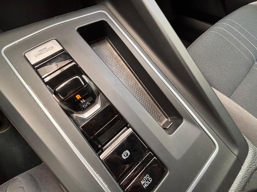 Volkswagen Golf 2022 Harmaa