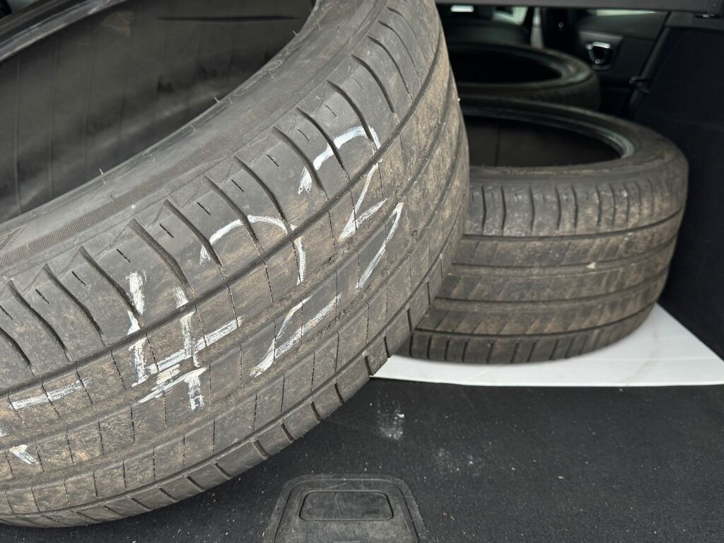 Volvo V60 2021 Punainen