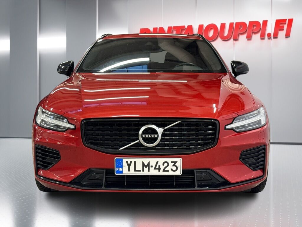 Volvo V60 2021 Punainen