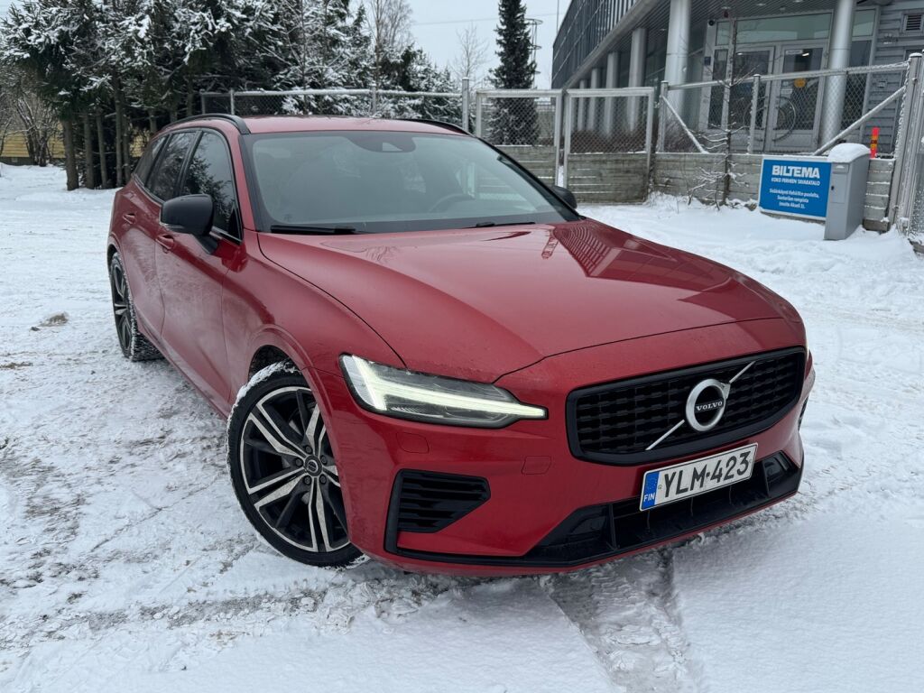 Volvo V60 2021 Punainen
