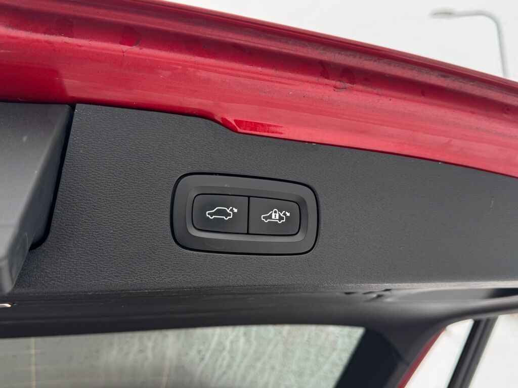 Volvo V60 2021 Punainen