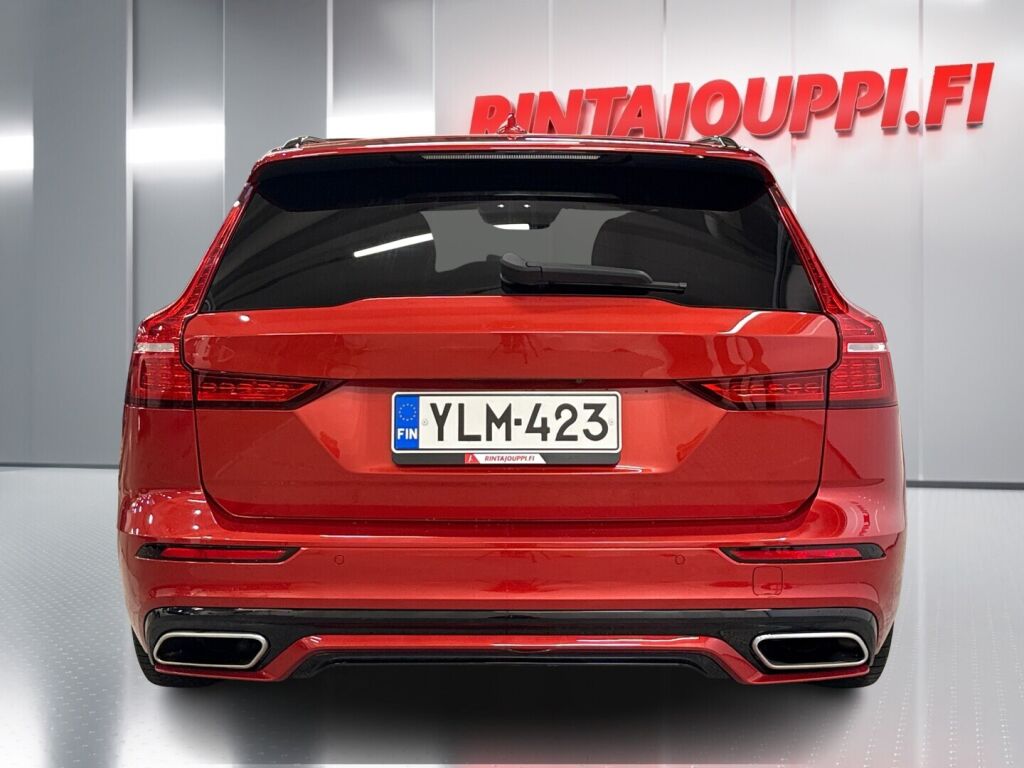 Volvo V60 2021 Punainen