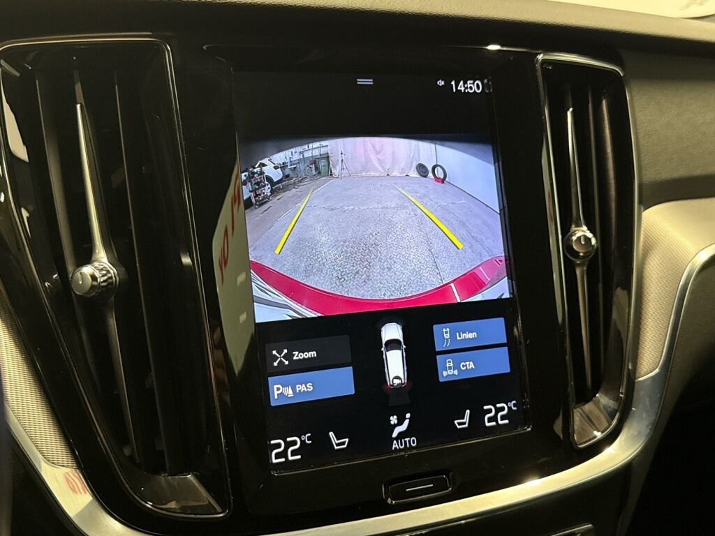 Volvo V60 2021 Punainen