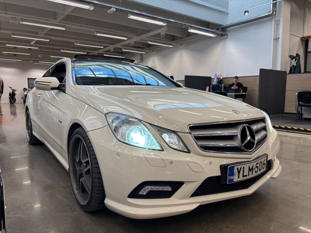 Mercedes-Benz E 2009 Valkoinen