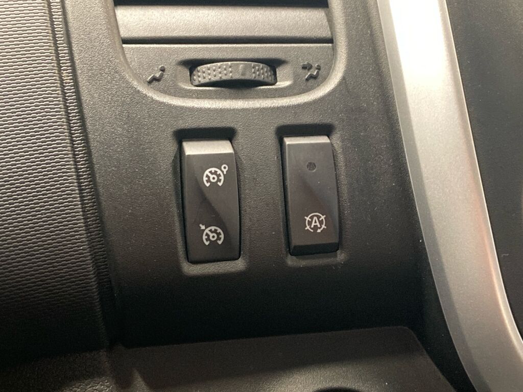 Renault Trafic 2022 Valkoinen